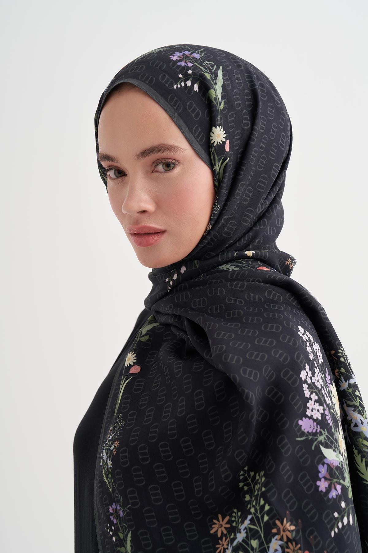 Buket Monogram Floş Scarf Siyah